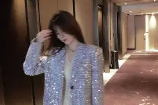 美顶流纯神演穿普拉达的女王2被删光！秀身体黑历史太多
