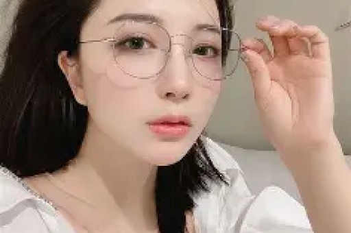 陪睡陪玩只是皮毛继岳云鹏后向佐再曝潜规则关晓彤都遭了殃