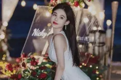 女游客划龙舟被颠翻外衣滑落表情销魂身份曝光鼓手爆料更多